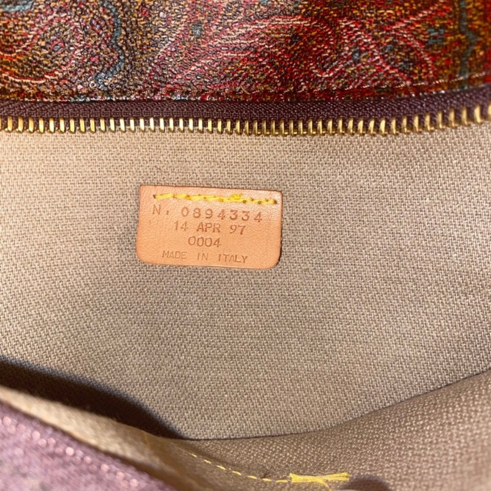 ETRO Duffle bag w/ luggage tag & lock and key. EUC! - Picture 4 of 17